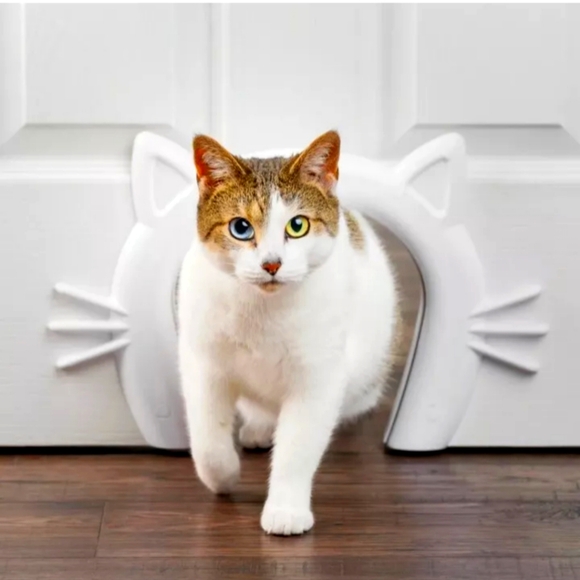 PetSafe Cat Corridor Interior Pet Door New  7 1/2W" to 7 11/16" H - Picture 1 of 14